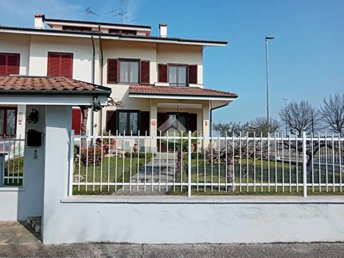 Casa con 6 locali in vendita in Piazza Goito, Cercenasco