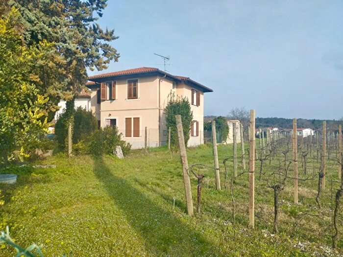 Casa con 9 locali in vendita in Ronchi Dei Legionari