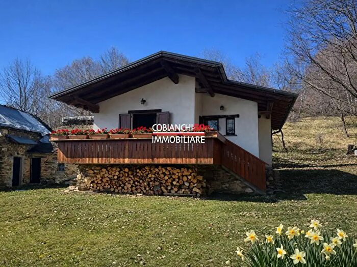 Casa con 6 locali in vendita in Via Caprezzo, Caprezzo