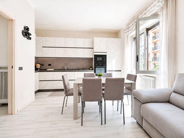Appartamento trilocale in affitto in Via Giuseppe Pecchio, Città Studi, Milano