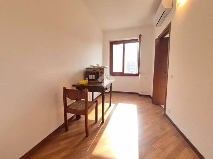 Appartamento trilocale in affitto in Via Pordenone, Udine, Milano