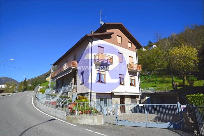 Casa con 6 locali in vendita in Via Chiesa Serina Bg, Serina