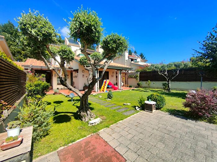 Casa trilocale in vendita in Via Materdei, Lariano