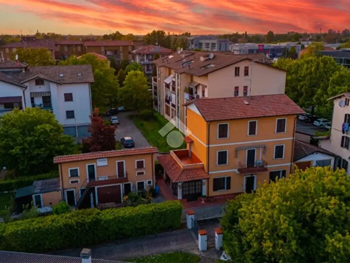 Casa con 11 locali in vendita in Via Fratelli Cervi, Reggio Emilia
