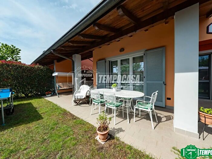 Casa quadrilocale in vendita in Via Borgoagnello E, Paruzzaro