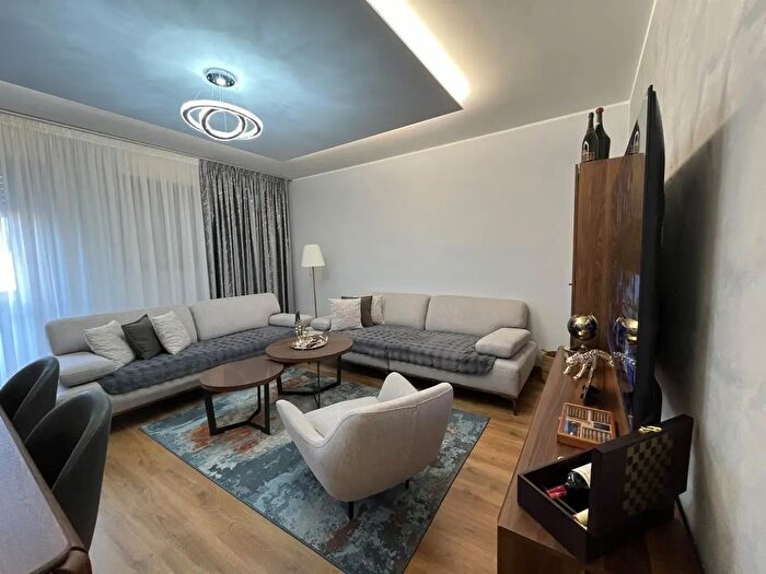 Appartamento quadrilocale in vendita in Via Cararola, Vigevano