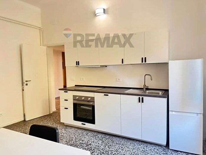 Appartamento con 6 locali in affitto in Via Tortosa, Genova