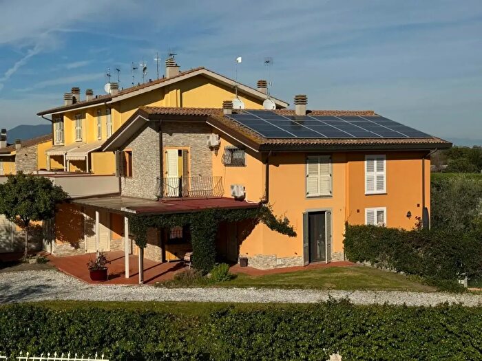 Casa con 7 locali in vendita in Crespina Lorenzana