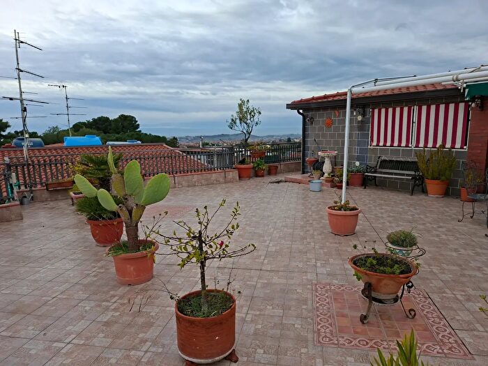 Appartamento con 6 locali in vendita in Via Barriera, Catania