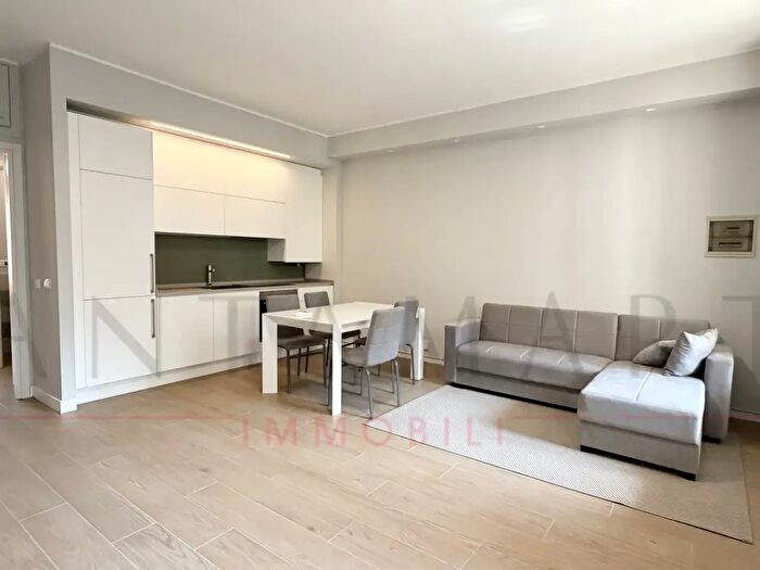 Appartamento bilocale in affitto in Viale Monte Santo, Milano