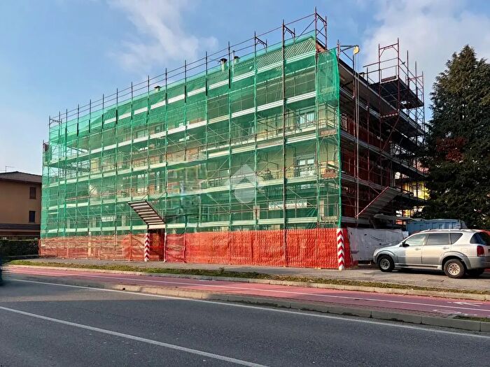 Appartamento trilocale in vendita in Via Roma, Terno D'Isola