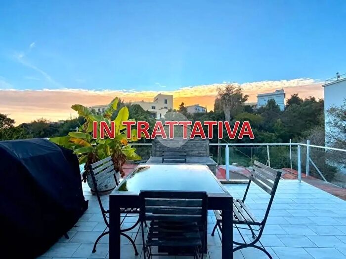 Appartamento trilocale in affitto in Via Franco Alfano, Napoli