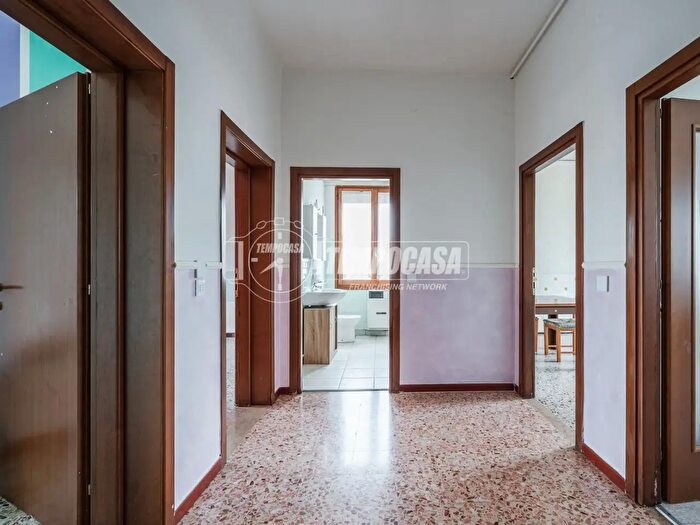 Appartamento trilocale in vendita in Via San Martino, Correggio