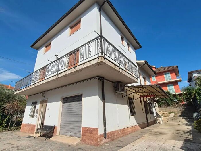 Casa con 13 locali in vendita in Via FLli Cervi, Colli Del Tronto