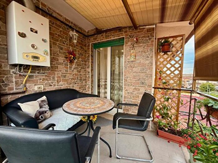 Appartamento trilocale in vendita in Via Villabate, Roma