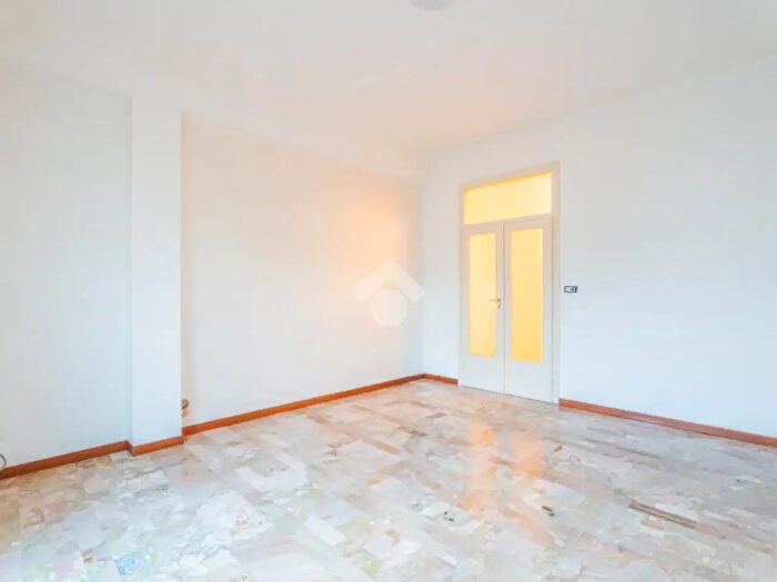 Appartamento quadrilocale in vendita in Viale Regina Elena, Rimini