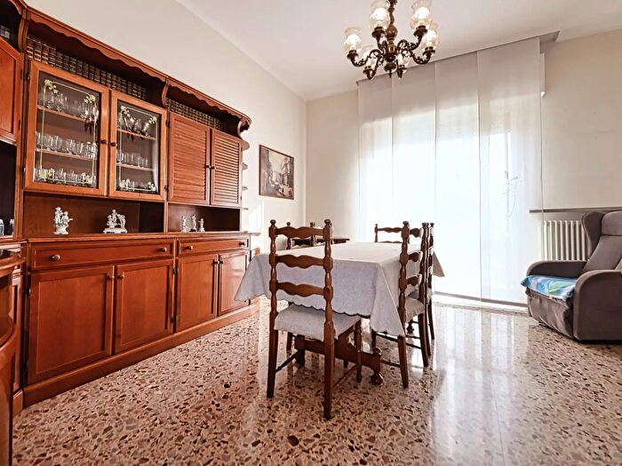 Appartamento quadrilocale in vendita in Via Colombo, Cislago