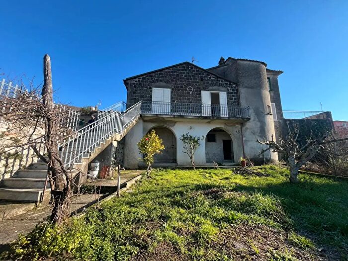 Casa bilocale in vendita in Via Maiorano Dragoni, Liberi