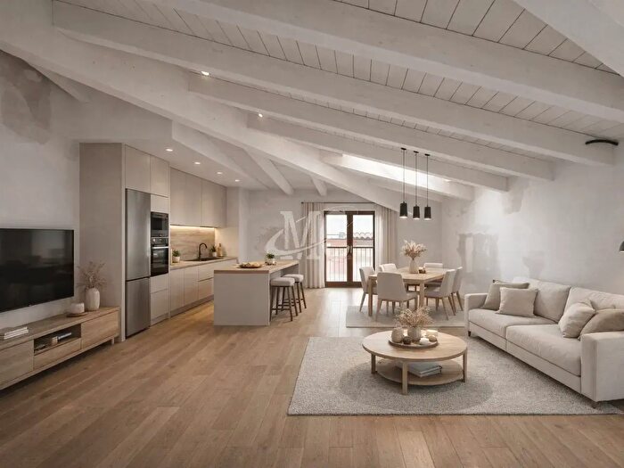 Appartamento con 5 locali in vendita in Via Novembre, Nomi