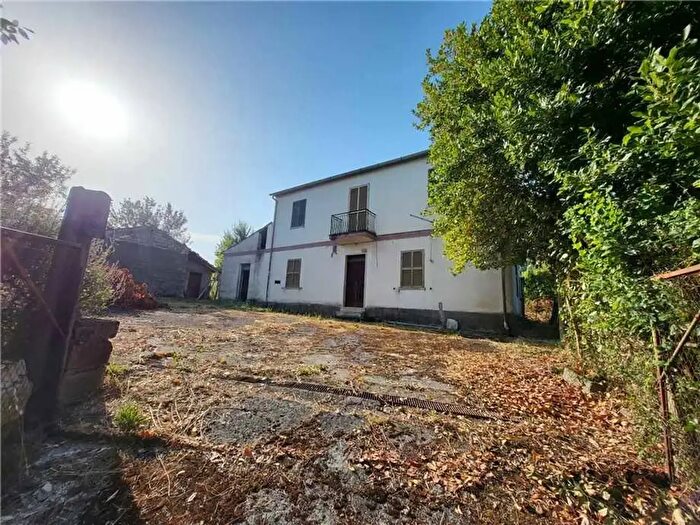 Casa con 6 locali in vendita in Via Cannuto, Pico