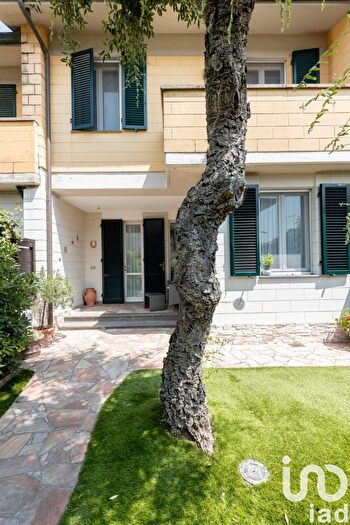 Casa con 8 locali in vendita in Via Volta, Ponsacco