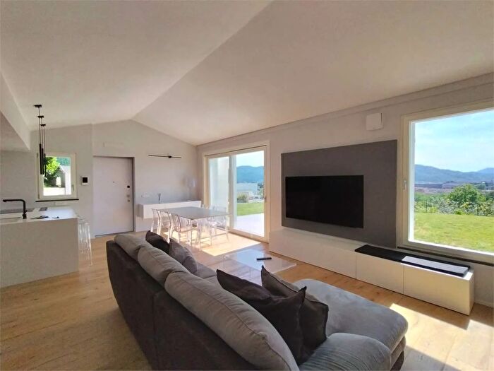 Casa con 5 locali in vendita in Sarzana