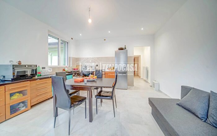 Appartamento quadrilocale in vendita in Via Alessandro Volta, Gallarate