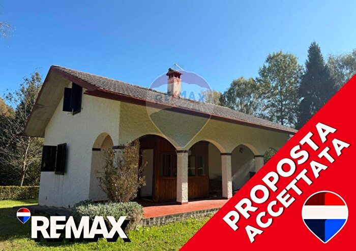 Casa con 6 locali in vendita in Via Valpiana, Limana