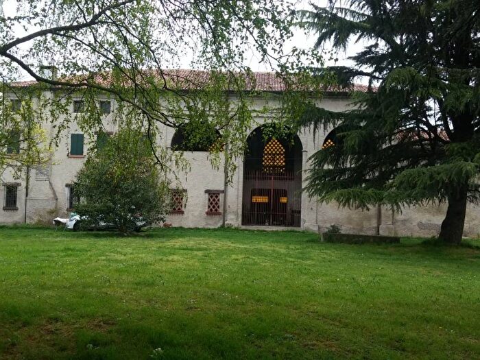 Casa con 6 locali in affitto in Via Romana, Frassinelle Polesine