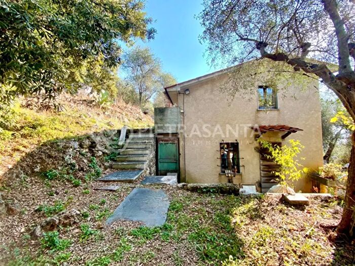 Casa con 5 locali in vendita in Pietrasanta