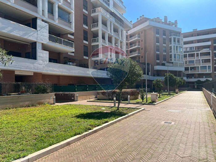 Appartamento trilocale in vendita in Via Giulio Romano, Fiumicino