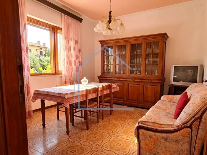 Casa con 5 locali in vendita in Camaiore