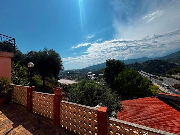 Casa quadrilocale in vendita in Strada degli Olandesi, Sanremo