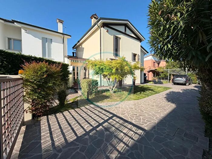 Casa con 5 locali in vendita in Via Morosini, Martellago