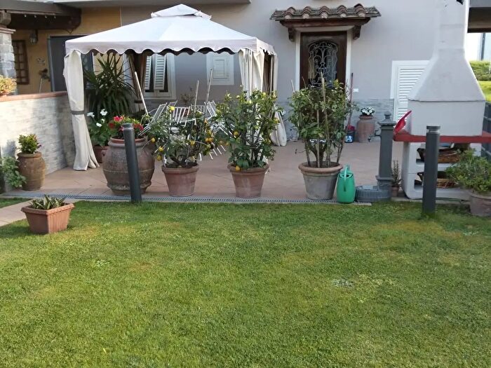 Casa quadrilocale in vendita in Capannori