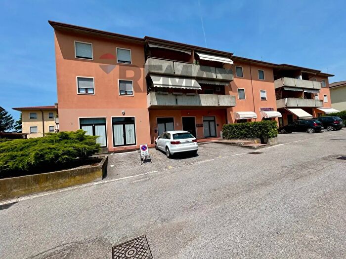 Appartamento quadrilocale in vendita in Via Monte Baldo, Castelnuovo Del Garda