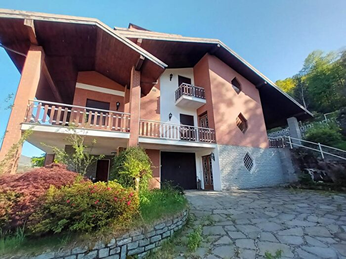 Casa con 7 locali in vendita in Via Fontana, Traves