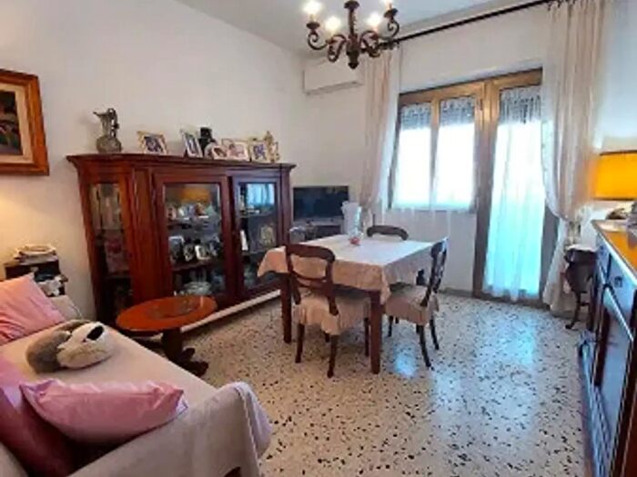 Appartamento con 6 locali in vendita in Via Varese, Anzio