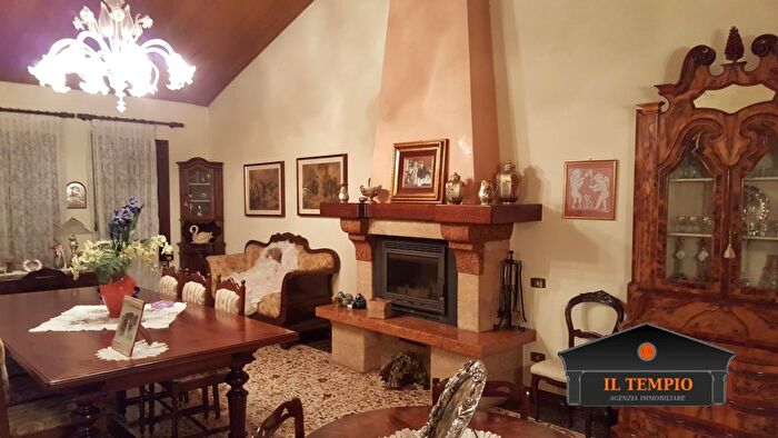 Casa con 5 locali in vendita in Via Stradone, Torri Di Quartesolo