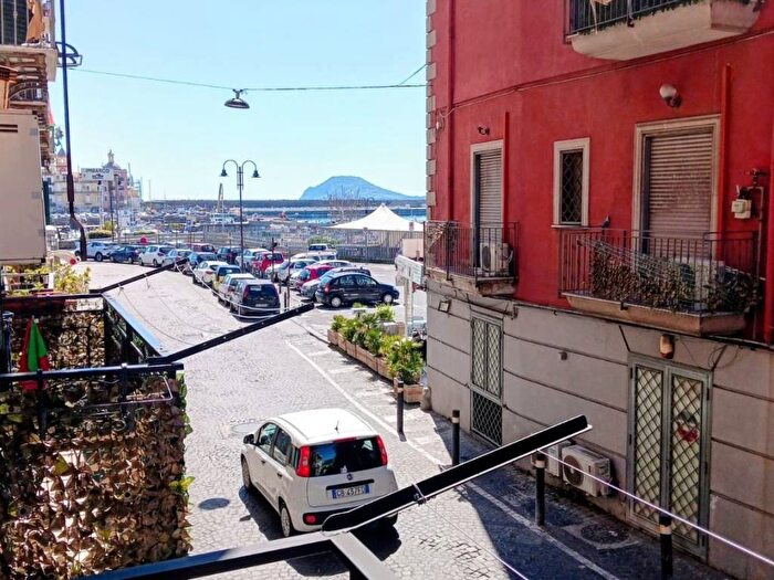 Appartamento bilocale in affitto in Via Roma, Porto, Pozzuoli