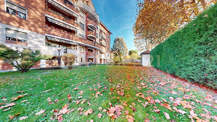 Appartamento trilocale in vendita in Via Gian Castelli, Vanzago