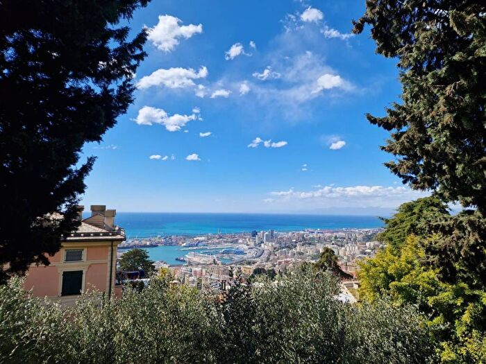 Appartamento trilocale in affitto in Via Giovanni Costanzi, Righi, Genova