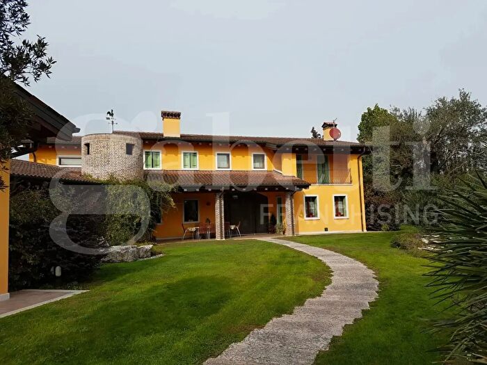 Casa con 11 locali in vendita in Via San Benedetto, Bressanvido
