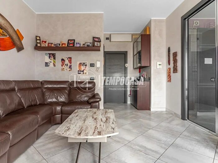 Appartamento trilocale in vendita in Via I Maggio, Buccinasco