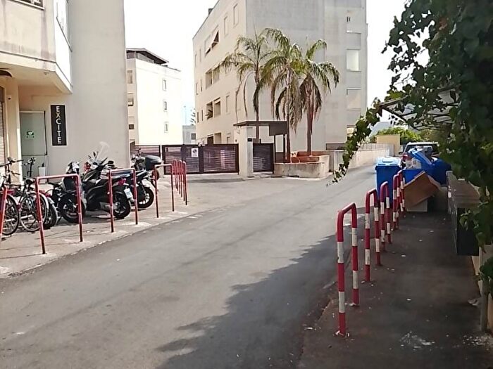 Appartamento trilocale in vendita in Via Antonio dell'Abate, Poligono Via San Cesario, Lecce