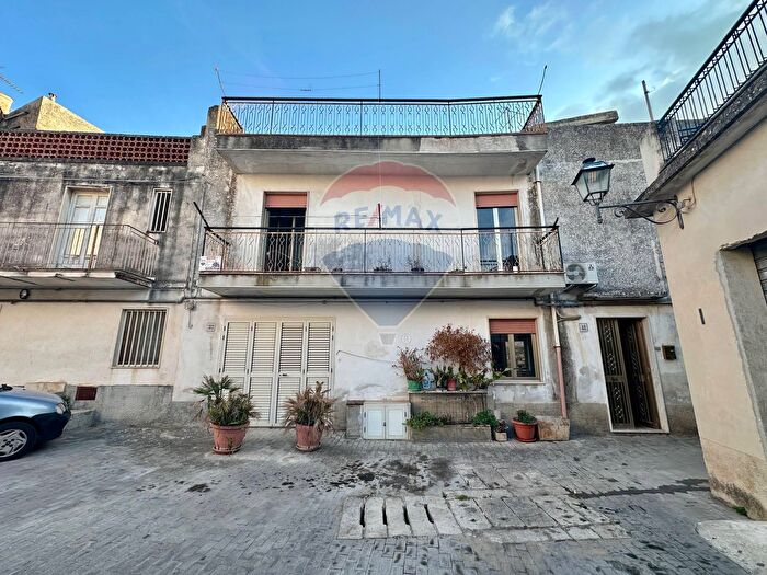 Casa con 7 locali in vendita in Via Gian Battista Vico, Modica