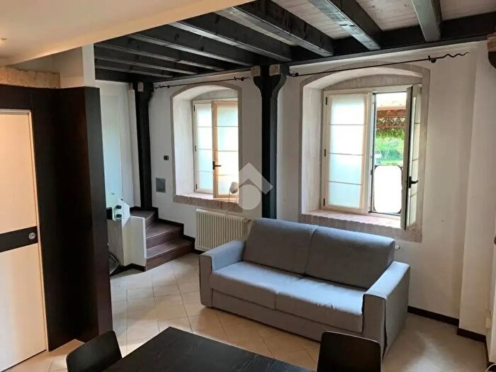 Appartamento trilocale in affitto in Via Barcuzzi, Lonato