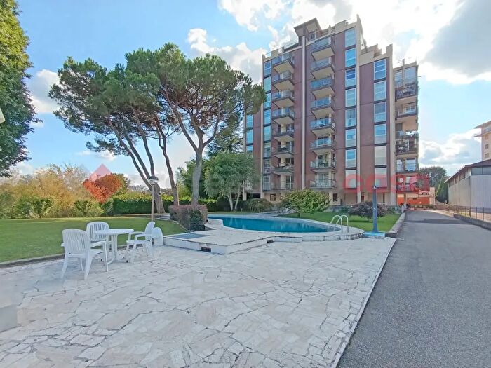 Appartamento trilocale in affitto in Via Cristoforo Colombo, Dormelletto