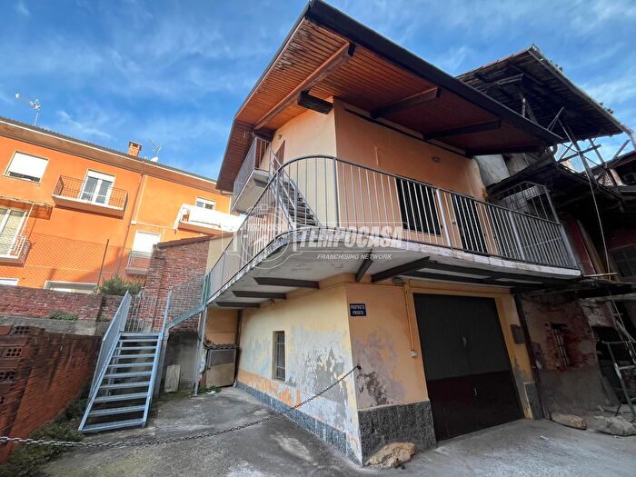 Casa trilocale in vendita in Piazza Costituzione, Forno Canavese