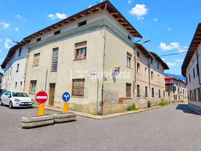 Casa con 6 locali in vendita in Carpignano Sesia